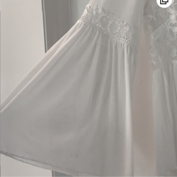 White Sheer Crochet Bell Sleeve Retro Top- Size M - Picture 4 of 5